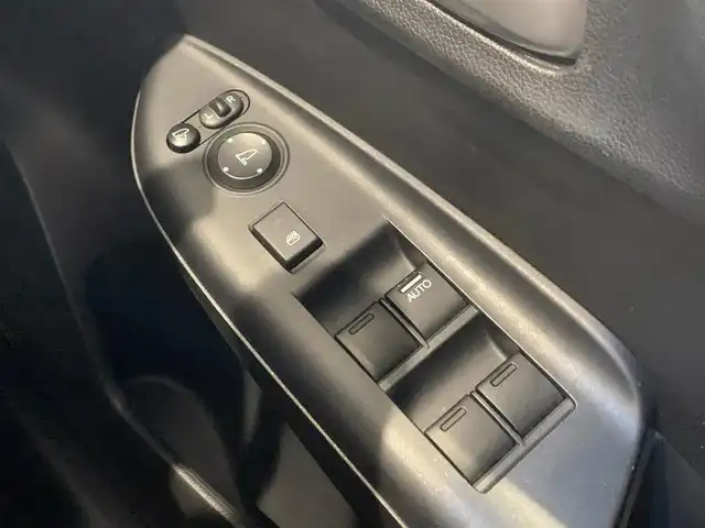 ホンダ フィット ハイブリット Fパッケージ 福井県 2014(平26)年 6.3万km クリスタルブラックパール (株)IDOMが運営する【じしゃロン福井店】の自社ローン専用車両になりますこちらは現金またはオートローンご利用時の価格です。自社ローンご希望の方は別途その旨お申付け下さい/登録時走行距離62738km/ワンオーナー/社外ナビ/地デジTV(AM/FM/CD/USB)/バックカメラ/ビルトインETC/ドライブレコーダー/横滑り抑制機能/車両接近通報装置/ECONモード/アイドリングストップ/純正フロアマット/プッシュスタート/スマートキー(スペアキー×1)/保証書/取説