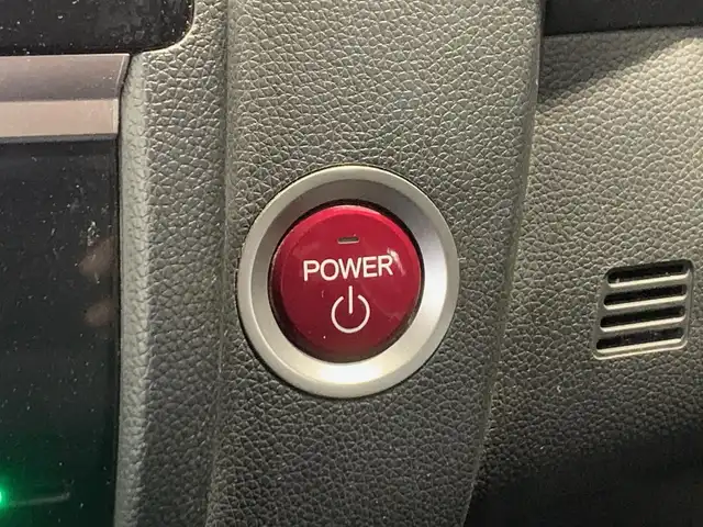 ホンダ フィット ハイブリット Fパッケージ 福井県 2014(平26)年 6.3万km クリスタルブラックパール (株)IDOMが運営する【じしゃロン福井店】の自社ローン専用車両になりますこちらは現金またはオートローンご利用時の価格です。自社ローンご希望の方は別途その旨お申付け下さい/登録時走行距離62738km/ワンオーナー/社外ナビ/地デジTV(AM/FM/CD/USB)/バックカメラ/ビルトインETC/ドライブレコーダー/横滑り抑制機能/車両接近通報装置/ECONモード/アイドリングストップ/純正フロアマット/プッシュスタート/スマートキー(スペアキー×1)/保証書/取説