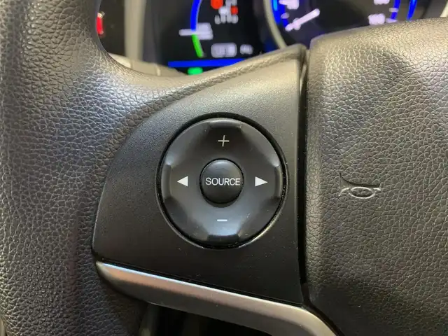 ホンダ フィット ハイブリット Fパッケージ 福井県 2014(平26)年 6.3万km クリスタルブラックパール (株)IDOMが運営する【じしゃロン福井店】の自社ローン専用車両になりますこちらは現金またはオートローンご利用時の価格です。自社ローンご希望の方は別途その旨お申付け下さい/登録時走行距離62738km/ワンオーナー/社外ナビ/地デジTV(AM/FM/CD/USB)/バックカメラ/ビルトインETC/ドライブレコーダー/横滑り抑制機能/車両接近通報装置/ECONモード/アイドリングストップ/純正フロアマット/プッシュスタート/スマートキー(スペアキー×1)/保証書/取説