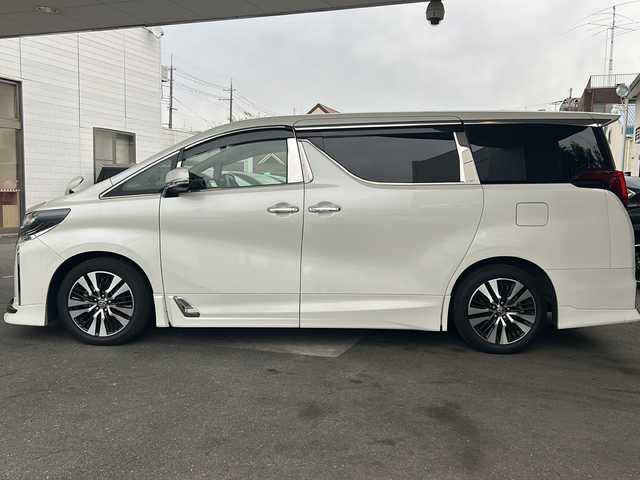 トヨタ アルファード S Cパッケージ 京都府 2020(令2)年 9万km ホワイトパールクリスタルシャイン 三眼LEDヘッドライト/TRDフルエアロ/純正9インチディスプレイオーディオナビ/Bluetooth/フルセグTV/トヨタセーフティセンス/クリアランスソナー/レーンキープアシスト/レーダークルーズコントロール/オートマチックハイビーム/PCS/RSA/PKSB/Miracast/バックカメラ/ブレーキホールド/ナノイー/フォグランプ/両側パワースライドドア/ビルトインETC/サンシェード/オールオートウインドウ/ベンチレーター/メモリーパワーシート/オートライト/オートマチックハイビーム/ステアリングヒーター/電動パーキングブレーキ/純正18インチAW
