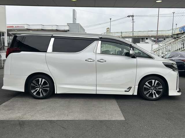トヨタ アルファード S Cパッケージ 京都府 2020(令2)年 9万km ホワイトパールクリスタルシャイン 三眼LEDヘッドライト/TRDフルエアロ/純正9インチディスプレイオーディオナビ/Bluetooth/フルセグTV/トヨタセーフティセンス/クリアランスソナー/レーンキープアシスト/レーダークルーズコントロール/オートマチックハイビーム/PCS/RSA/PKSB/Miracast/バックカメラ/ブレーキホールド/ナノイー/フォグランプ/両側パワースライドドア/ビルトインETC/サンシェード/オールオートウインドウ/ベンチレーター/メモリーパワーシート/オートライト/オートマチックハイビーム/ステアリングヒーター/電動パーキングブレーキ/純正18インチAW