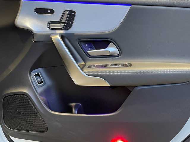 メルセデス・ベンツ ＣＬＡ２００ｄ AMGライン 愛知県 2019(令1)年 6.5万km デジタルホワイト パノラマサンルーフ/レザーエクスクルーシブパッケージ/黒革シート/シートヒーター/アドバンスドパッケージ/アドバンスドサウンド/ヘッドアップディスプレイ/純正ナビ/フルセグTV/360度カメラ/ACC/LKA/BSM/レーダーセーフティパッケージ