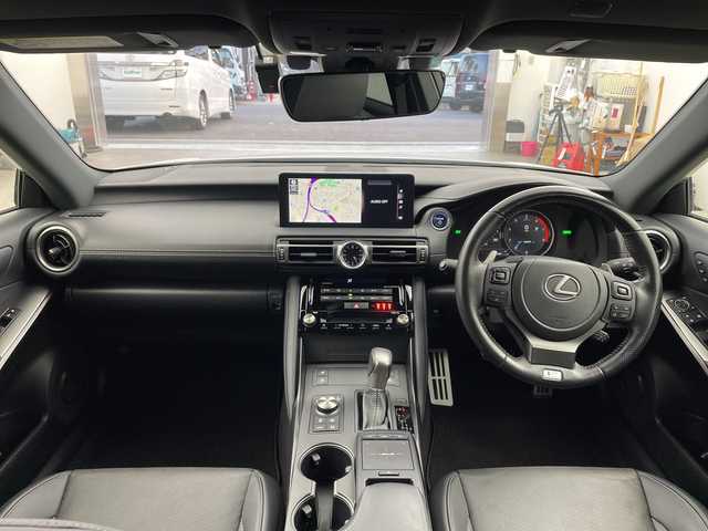 レクサス ＩＳ 300h Fスポーツ 兵庫県 2022(令4)年 4.5万km ホワイトノーヴァガラスフレーク ・サンルーフ/・プリクラッシュセーフティ/・レーダークルーズコントロール/・ブラインドスポットモニター/・パーキングサポートブレーキ/・パーキングサポートアラート/・レーントレーシングアシスト/・レーンディバチャーアラート/・ふらつき警報/・先行車発進告知/・アダプティブハイビームシステム/・ロードサインアシスト/・ナビ＆TV＆BT＆DVD＆BD＆AUX＆Miracast/・バックカメラ/・純正ドライブレコーダー/・ビルトインETC2.0/・パドルシフト/・ステアリングヒーター/・ドアミラーヒーター/・nanoeX/・革巻きステアリング/・レザーシート/・前席パワーシート/・運転席メモリーシート/・前席シートヒーター/・前席シートベンチレーション/・純正19インチアルミホイール/・スマートキー/・プッシュスタート/・スペアキー/・LEDヘッドライト/・フォグ/・オートライト