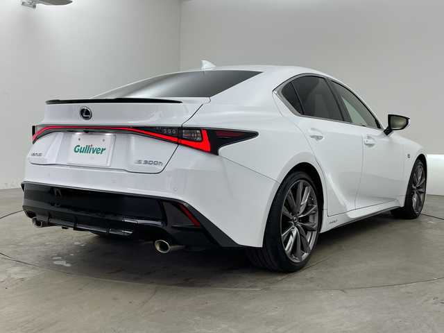 レクサス ＩＳ 300h Fスポーツ 兵庫県 2022(令4)年 4.5万km ホワイトノーヴァガラスフレーク ・サンルーフ/・プリクラッシュセーフティ/・レーダークルーズコントロール/・ブラインドスポットモニター/・パーキングサポートブレーキ/・パーキングサポートアラート/・レーントレーシングアシスト/・レーンディバチャーアラート/・ふらつき警報/・先行車発進告知/・アダプティブハイビームシステム/・ロードサインアシスト/・ナビ＆TV＆BT＆DVD＆BD＆AUX＆Miracast/・バックカメラ/・純正ドライブレコーダー/・ビルトインETC2.0/・パドルシフト/・ステアリングヒーター/・ドアミラーヒーター/・nanoeX/・革巻きステアリング/・レザーシート/・前席パワーシート/・運転席メモリーシート/・前席シートヒーター/・前席シートベンチレーション/・純正19インチアルミホイール/・スマートキー/・プッシュスタート/・スペアキー/・LEDヘッドライト/・フォグ/・オートライト