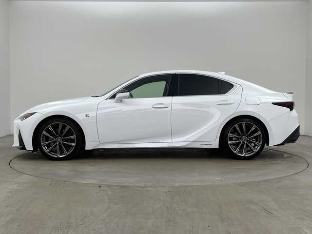 レクサス ＩＳ 300h Fスポーツ 兵庫県 2022(令4)年 4.5万km ホワイトノーヴァガラスフレーク ・サンルーフ/・プリクラッシュセーフティ/・レーダークルーズコントロール/・ブラインドスポットモニター/・パーキングサポートブレーキ/・パーキングサポートアラート/・レーントレーシングアシスト/・レーンディバチャーアラート/・ふらつき警報/・先行車発進告知/・アダプティブハイビームシステム/・ロードサインアシスト/・ナビ＆TV＆BT＆DVD＆BD＆AUX＆Miracast/・バックカメラ/・純正ドライブレコーダー/・ビルトインETC2.0/・パドルシフト/・ステアリングヒーター/・ドアミラーヒーター/・nanoeX/・革巻きステアリング/・レザーシート/・前席パワーシート/・運転席メモリーシート/・前席シートヒーター/・前席シートベンチレーション/・純正19インチアルミホイール/・スマートキー/・プッシュスタート/・スペアキー/・LEDヘッドライト/・フォグ/・オートライト