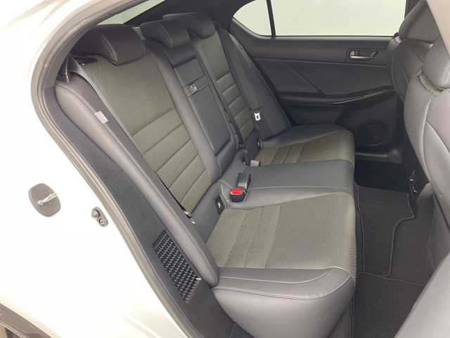 レクサス ＩＳ 300h Fスポーツ 兵庫県 2022(令4)年 4.5万km ホワイトノーヴァガラスフレーク ・サンルーフ/・プリクラッシュセーフティ/・レーダークルーズコントロール/・ブラインドスポットモニター/・パーキングサポートブレーキ/・パーキングサポートアラート/・レーントレーシングアシスト/・レーンディバチャーアラート/・ふらつき警報/・先行車発進告知/・アダプティブハイビームシステム/・ロードサインアシスト/・ナビ＆TV＆BT＆DVD＆BD＆AUX＆Miracast/・バックカメラ/・純正ドライブレコーダー/・ビルトインETC2.0/・パドルシフト/・ステアリングヒーター/・ドアミラーヒーター/・nanoeX/・革巻きステアリング/・レザーシート/・前席パワーシート/・運転席メモリーシート/・前席シートヒーター/・前席シートベンチレーション/・純正19インチアルミホイール/・スマートキー/・プッシュスタート/・スペアキー/・LEDヘッドライト/・フォグ/・オートライト