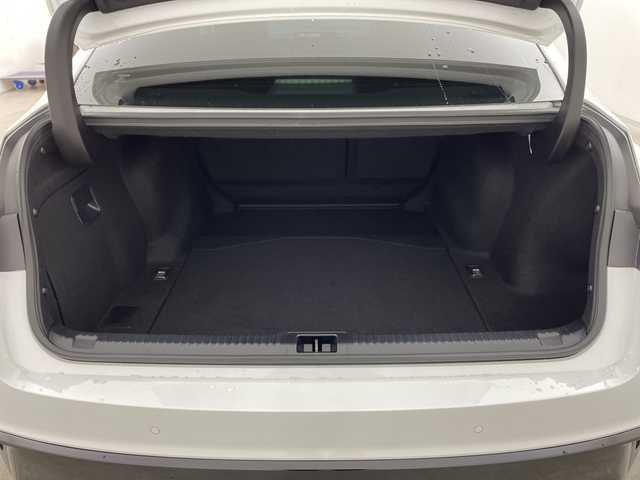 レクサス ＩＳ 300h Fスポーツ 兵庫県 2022(令4)年 4.5万km ホワイトノーヴァガラスフレーク ・サンルーフ/・プリクラッシュセーフティ/・レーダークルーズコントロール/・ブラインドスポットモニター/・パーキングサポートブレーキ/・パーキングサポートアラート/・レーントレーシングアシスト/・レーンディバチャーアラート/・ふらつき警報/・先行車発進告知/・アダプティブハイビームシステム/・ロードサインアシスト/・ナビ＆TV＆BT＆DVD＆BD＆AUX＆Miracast/・バックカメラ/・純正ドライブレコーダー/・ビルトインETC2.0/・パドルシフト/・ステアリングヒーター/・ドアミラーヒーター/・nanoeX/・革巻きステアリング/・レザーシート/・前席パワーシート/・運転席メモリーシート/・前席シートヒーター/・前席シートベンチレーション/・純正19インチアルミホイール/・スマートキー/・プッシュスタート/・スペアキー/・LEDヘッドライト/・フォグ/・オートライト