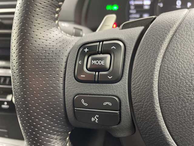 レクサス ＩＳ 300h Fスポーツ 兵庫県 2022(令4)年 4.5万km ホワイトノーヴァガラスフレーク ・サンルーフ/・プリクラッシュセーフティ/・レーダークルーズコントロール/・ブラインドスポットモニター/・パーキングサポートブレーキ/・パーキングサポートアラート/・レーントレーシングアシスト/・レーンディバチャーアラート/・ふらつき警報/・先行車発進告知/・アダプティブハイビームシステム/・ロードサインアシスト/・ナビ＆TV＆BT＆DVD＆BD＆AUX＆Miracast/・バックカメラ/・純正ドライブレコーダー/・ビルトインETC2.0/・パドルシフト/・ステアリングヒーター/・ドアミラーヒーター/・nanoeX/・革巻きステアリング/・レザーシート/・前席パワーシート/・運転席メモリーシート/・前席シートヒーター/・前席シートベンチレーション/・純正19インチアルミホイール/・スマートキー/・プッシュスタート/・スペアキー/・LEDヘッドライト/・フォグ/・オートライト