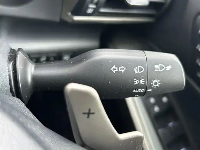 レクサス ＩＳ 200t Fスポーツ 島根県 2016(平28)年 5.1万km ホワイトノーヴァガラスフレーク 登録時走行距離　50807km/純正SDナビ【Bluetooth/CD/DVD】/クルーズコントロール【追従走行あり】/バックカメラ/オートライト/シートヒーター【D席/N席】/衝突被害軽減システム/パワーシート【D席/N席】/スマートキー/レザーシート/純正フロアマット/LEDライト/レーンキープアシスト/横滑り防止装置/盗難防止装置/ドライブレコーダー【前方のみ】/ETC2.0/純正18インチアルミホイール