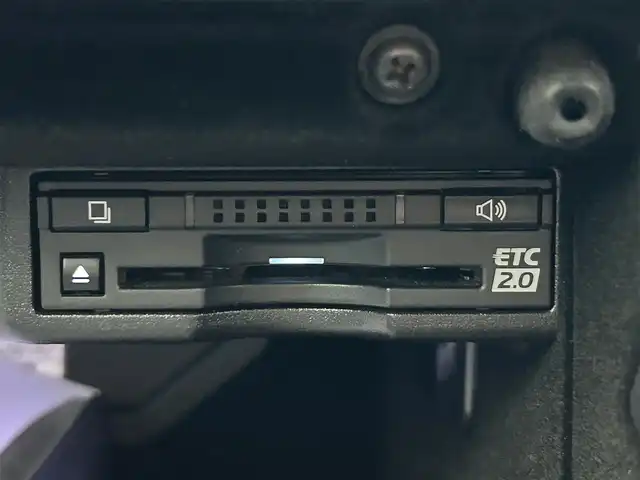 レクサス ＩＳ 200t Fスポーツ 島根県 2016(平28)年 5.1万km ホワイトノーヴァガラスフレーク 登録時走行距離　50807km/純正SDナビ【Bluetooth/CD/DVD】/クルーズコントロール【追従走行あり】/バックカメラ/オートライト/シートヒーター【D席/N席】/衝突被害軽減システム/パワーシート【D席/N席】/スマートキー/レザーシート/純正フロアマット/LEDライト/レーンキープアシスト/横滑り防止装置/盗難防止装置/ドライブレコーダー【前方のみ】/ETC2.0/純正18インチアルミホイール