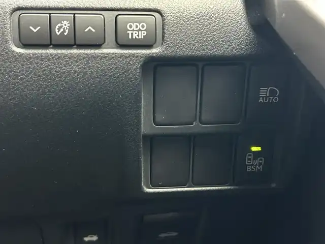 レクサス ＩＳ 200t Fスポーツ 島根県 2016(平28)年 5.1万km ホワイトノーヴァガラスフレーク 登録時走行距離　50807km/純正SDナビ【Bluetooth/CD/DVD】/クルーズコントロール【追従走行あり】/バックカメラ/オートライト/シートヒーター【D席/N席】/衝突被害軽減システム/パワーシート【D席/N席】/スマートキー/レザーシート/純正フロアマット/LEDライト/レーンキープアシスト/横滑り防止装置/盗難防止装置/ドライブレコーダー【前方のみ】/ETC2.0/純正18インチアルミホイール