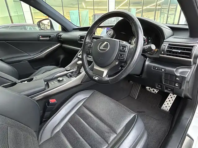 レクサス ＩＳ 200t Fスポーツ 島根県 2016(平28)年 5.1万km ホワイトノーヴァガラスフレーク 登録時走行距離　50807km/純正SDナビ【Bluetooth/CD/DVD】/クルーズコントロール【追従走行あり】/バックカメラ/オートライト/シートヒーター【D席/N席】/衝突被害軽減システム/パワーシート【D席/N席】/スマートキー/レザーシート/純正フロアマット/LEDライト/レーンキープアシスト/横滑り防止装置/盗難防止装置/ドライブレコーダー【前方のみ】/ETC2.0/純正18インチアルミホイール