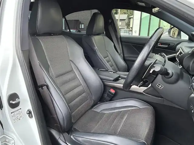 レクサス ＩＳ 200t Fスポーツ 島根県 2016(平28)年 5.1万km ホワイトノーヴァガラスフレーク 登録時走行距離　50807km/純正SDナビ【Bluetooth/CD/DVD】/クルーズコントロール【追従走行あり】/バックカメラ/オートライト/シートヒーター【D席/N席】/衝突被害軽減システム/パワーシート【D席/N席】/スマートキー/レザーシート/純正フロアマット/LEDライト/レーンキープアシスト/横滑り防止装置/盗難防止装置/ドライブレコーダー【前方のみ】/ETC2.0/純正18インチアルミホイール