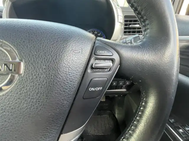 日産 エルグランド 250ハイウェイスター 福岡県 2015(平27)年 12.8万km ファントムブラック (株)IDOMが運営する【じしゃロン八幡西店】の自社ローン専用車両になります。こちらは現金またはオートローンご利用時の価格です。自社ローンご希望の方は別途その旨お申付け下さい/純正ナビ（CD/TV/BT）/アラウンドビューモニター/フリップダウンモニター/両側パワースライドドア/クルーズコントロール/前後ドライブレコーダー/ハーフレザーシート/LEDヘッドライト/ビルトインETC/100V/リアサンシェード/純正18インチアルミホイール/ステアリングスイッチ/インテリジェントキー/プッシュスタート