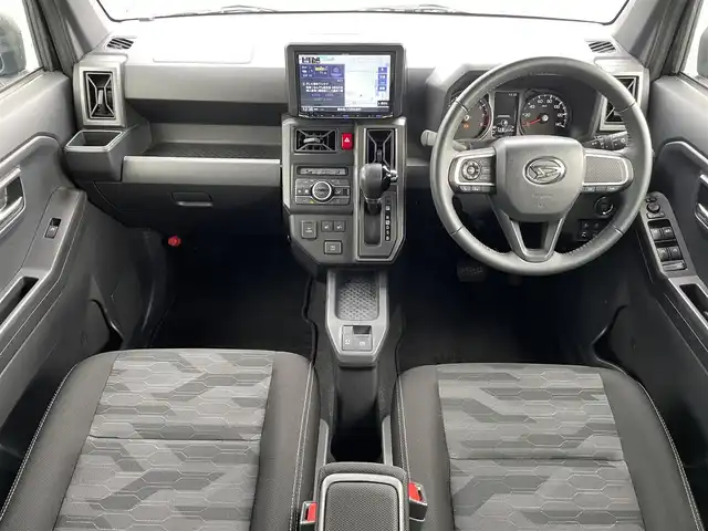 ダイハツ タフト G クロムベンチャー 熊本県 2022(令4)年 3.4万km ブラックマイカメタリック ガラスルーフ/社外8インチメモリナビ/・AM/FM/CD/DVD/SD/BT/・フルセグTV/・バックカメラ/スマートアシスト/・衝突回避支援ブレーキ機能(対歩行車/車両)/・衝突警報機能(対歩行車/車両)/・誤発進抑制制御機能(対歩行車/車両)/・車線逸脱抑制制御機能/・車線逸脱警報機能/・路側逸脱警報/・ふらつき警報/・先行車発信お知らせ機能/・標識認識機能/・オートハイビーム/・レーンキープコントロール/・コーナーセンサー/シートヒーター(D/N)/電子パーキング/・ブレーキホールド/革巻きステアリング/・ステアリングリモコン/LEDヘッドライト/・オートライト/・フォグランプ/ETC/プッシュスタート/・スマートキー/横滑り防止/アイドリングストップ/純正15インチアルミホイール/純正フロアマット/ドアバイザー