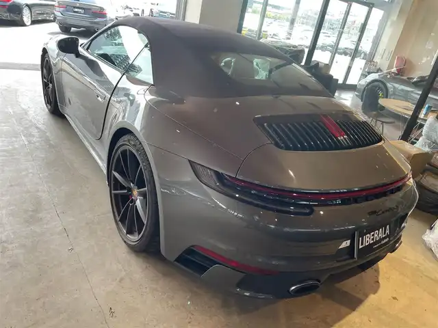 ポルシェ ポルシェ ９１１ カレラS カブリオレ 千葉県 2024(令6)年 0.9万km グレー ワンオーナー/茶革シート/パワーシート/シートヒーター/エアシート/ACC
