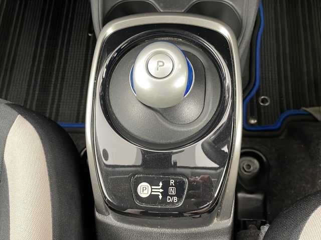 日産 ノート e－パワー X 道央・札幌 2018(平30)年 8.8万km インペリアルアンバーP ・４WD　　e-PoWER/・エマージェンシーブレーキ/・カロッツェリアナビ　（AVIC-RW801）/・DVD.CD.SD.Bluetooth/・フルセグTV/・バックカメラ/・純正エンジンスターター/・スマートキー/スペアーキー/・オートライト/・オートエアコン/・サマータイヤ積込み/・ETC