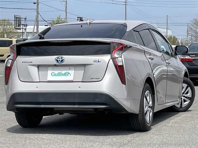 トヨタ プリウス A 道央・札幌 2016(平28)年 5.5万km スティールブロンドM ４WD/寒冷地仕様/純正ディーラーOPナビ/CD/DVD/BT/フルセグ/トヨタセーフティセンス/プリクラッシュセーフティ/横滑り防止装置/レーダークルーズコントロール/レーンキープアシスト/パーキングアシスト/クリアランスソナー/ブラインドスポットモニター/バックカメラ/ビルトインETC/自動防眩ミラー/HUD/EVMODE/DRIVEMODE切替/ワイパーデアイサー/革巻きステアリング/ステアリングリモコン/プッシュスタート/スマートキー/LEDヘッドライト/オートライト/オートハイビーム/フォグランプ/電動格納ミラー/ヒーテッドドアミラー/ウィンカーミラー/純正フロアマット/ドアバイザー/スペアキー