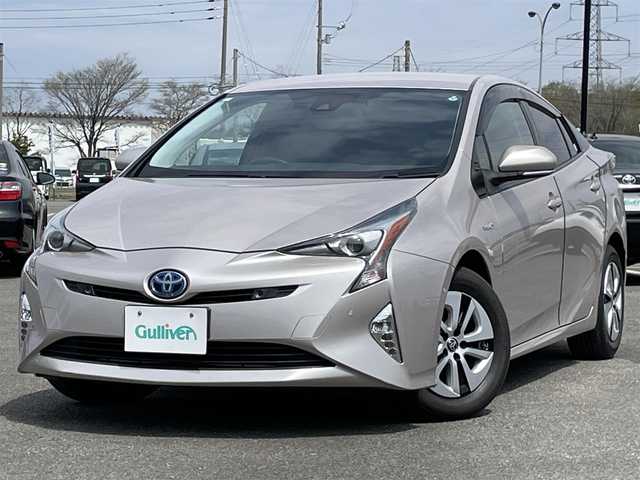 トヨタ プリウス A 道央・札幌 2016(平28)年 5.5万km スティールブロンドM ４WD/寒冷地仕様/純正ディーラーOPナビ/CD/DVD/BT/フルセグ/トヨタセーフティセンス/プリクラッシュセーフティ/横滑り防止装置/レーダークルーズコントロール/レーンキープアシスト/パーキングアシスト/クリアランスソナー/ブラインドスポットモニター/バックカメラ/ビルトインETC/自動防眩ミラー/HUD/EVMODE/DRIVEMODE切替/ワイパーデアイサー/革巻きステアリング/ステアリングリモコン/プッシュスタート/スマートキー/LEDヘッドライト/オートライト/オートハイビーム/フォグランプ/電動格納ミラー/ヒーテッドドアミラー/ウィンカーミラー/純正フロアマット/ドアバイザー/スペアキー