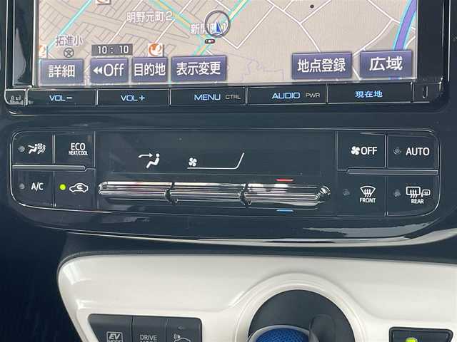 トヨタ プリウス A 道央・札幌 2016(平28)年 5.5万km スティールブロンドM ４WD/寒冷地仕様/純正ディーラーOPナビ/CD/DVD/BT/フルセグ/トヨタセーフティセンス/プリクラッシュセーフティ/横滑り防止装置/レーダークルーズコントロール/レーンキープアシスト/パーキングアシスト/クリアランスソナー/ブラインドスポットモニター/バックカメラ/ビルトインETC/自動防眩ミラー/HUD/EVMODE/DRIVEMODE切替/ワイパーデアイサー/革巻きステアリング/ステアリングリモコン/プッシュスタート/スマートキー/LEDヘッドライト/オートライト/オートハイビーム/フォグランプ/電動格納ミラー/ヒーテッドドアミラー/ウィンカーミラー/純正フロアマット/ドアバイザー/スペアキー