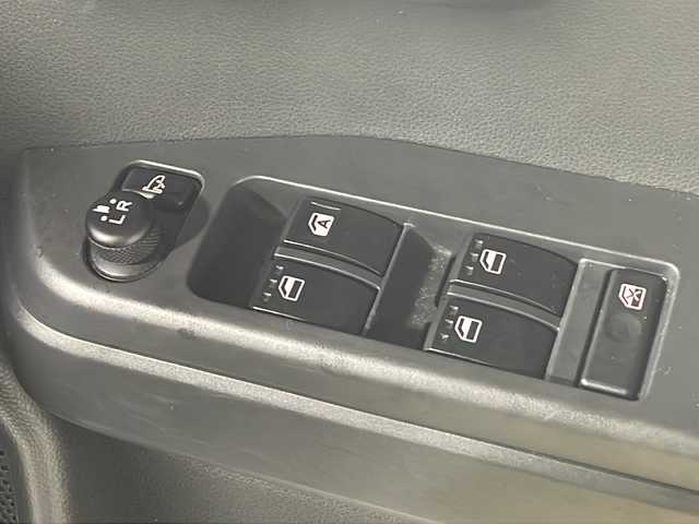 ダイハツ ウェイク L SA 沖縄県 2016(平28)年 5.1万km フェスタイエロー ワンオーナー/禁煙車/純正カーオーディオ（CUP-W65D）/CD/USB/ETC/ドライブレコーダー（KNA-DR300）/横滑り防止装置/アイドリングストップ/片側パワースライドドア/LEDヘッドライト/オートライト/純正スチールホイール/純正フロアマット/プッシュスタート/スマートキー/保証書/取扱説明書