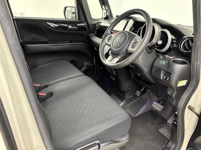 ホンダ Ｎ ＢＯＸ カスタム G ターボパッケージ 埼玉県 2013(平25)年 9.4万km プレミアムホワイトパール 社外ナビ　AVN-Z02i/(Bluetooth/USB/AUX/CD/DVD/AM/FM)/地デジフルセグ/バックカメラ/ETC/パドルシフト/両側パワースライドドア/クルーズコントロール/ECON/プッシュスタート/フロントフォグランプ/純正フロアマット/純正ドアバイザー/純正15インチアルミホイール