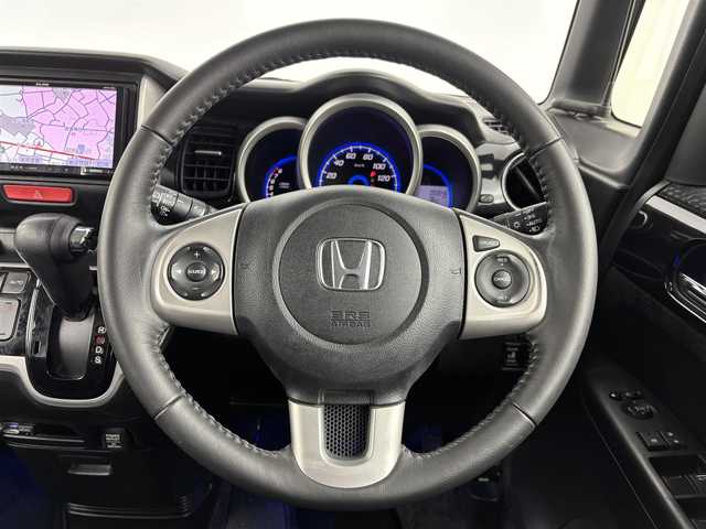 ホンダ Ｎ ＢＯＸ カスタム G ターボパッケージ 埼玉県 2013(平25)年 9.4万km プレミアムホワイトパール 社外ナビ　AVN-Z02i/(Bluetooth/USB/AUX/CD/DVD/AM/FM)/地デジフルセグ/バックカメラ/ETC/パドルシフト/両側パワースライドドア/クルーズコントロール/ECON/プッシュスタート/フロントフォグランプ/純正フロアマット/純正ドアバイザー/純正15インチアルミホイール
