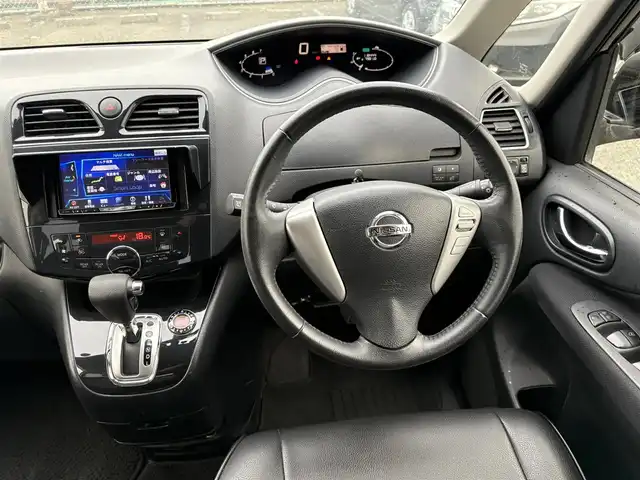 日産 セレナ ハイウェイスター Sハイブリッド 神奈川県 2012(平24)年 11.9万km スーパーブラック (株)IDOMが運営する【じしゃロン秦野店】の自社ローン専用車両になります。こちらは現金またはオートローンご利用時の価格です。自社ローンご希望の方は別途その旨お申付け下さい/スマートキー/社外メモリナビ/フルセグ/Bluetooth/バックカメラ/ETC/片側パワースライドドア/社外フリップダウンモニター :TVM-FW1100 11インチ/ドライブレコーダー　：DRY-TW8500/全席革調シートカバー/オートライト/HID/パドルシフト/ウィンカーミラー