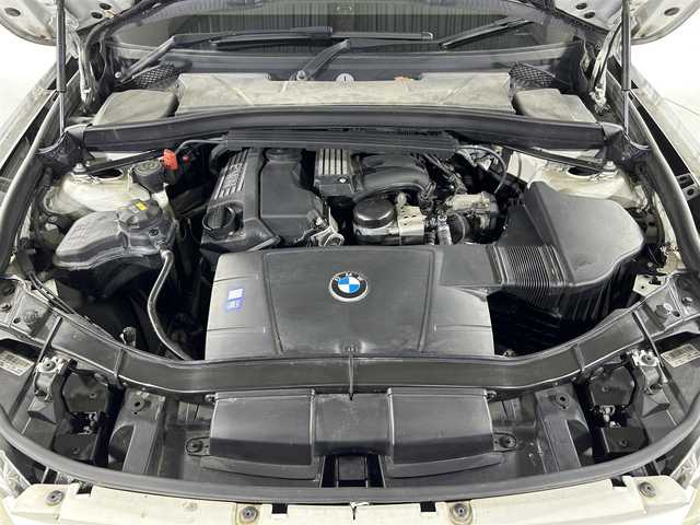 ＢＭＷ Ｘ１ sDrive 18i Xライン 佐賀県 2015(平27)年 5.8万km 白 純正8インチナビ/Bluetooth/CD/DVD/バックカメラ/ETC/コーナーセンサー/衝突被害軽減システム/オートライト/フォグランプ/純正18インチアルミホイール/スマートキー/スペアキー1本