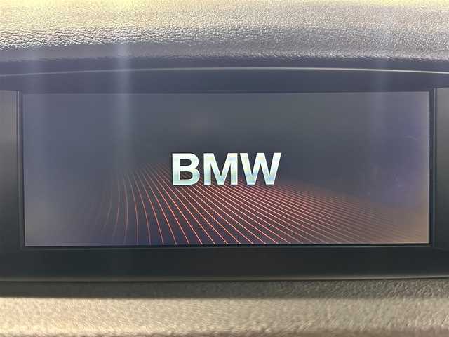 ＢＭＷ Ｘ１ sDrive 18i Xライン 佐賀県 2015(平27)年 5.8万km 白 純正8インチナビ/Bluetooth/CD/DVD/バックカメラ/ETC/コーナーセンサー/衝突被害軽減システム/オートライト/フォグランプ/純正18インチアルミホイール/スマートキー/スペアキー1本