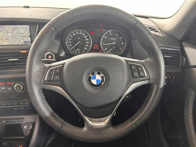 ＢＭＷ Ｘ１ sDrive 18i Xライン 佐賀県 2015(平27)年 5.8万km 白 純正8インチナビ/Bluetooth/CD/DVD/バックカメラ/ETC/コーナーセンサー/衝突被害軽減システム/オートライト/フォグランプ/純正18インチアルミホイール/スマートキー/スペアキー1本