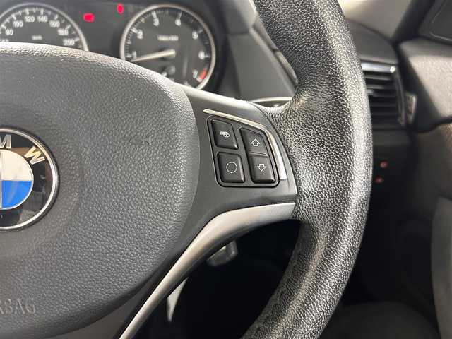 ＢＭＷ Ｘ１ sDrive 18i Xライン 佐賀県 2015(平27)年 5.8万km 白 純正8インチナビ/Bluetooth/CD/DVD/バックカメラ/ETC/コーナーセンサー/衝突被害軽減システム/オートライト/フォグランプ/純正18インチアルミホイール/スマートキー/スペアキー1本