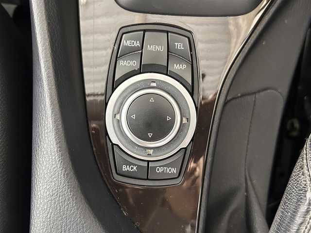 ＢＭＷ Ｘ１ sDrive 18i Xライン 佐賀県 2015(平27)年 5.8万km 白 純正8インチナビ/Bluetooth/CD/DVD/バックカメラ/ETC/コーナーセンサー/衝突被害軽減システム/オートライト/フォグランプ/純正18インチアルミホイール/スマートキー/スペアキー1本