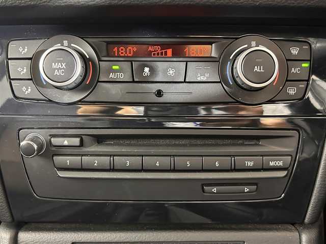 ＢＭＷ Ｘ１ sDrive 18i Xライン 佐賀県 2015(平27)年 5.8万km 白 純正8インチナビ/Bluetooth/CD/DVD/バックカメラ/ETC/コーナーセンサー/衝突被害軽減システム/オートライト/フォグランプ/純正18インチアルミホイール/スマートキー/スペアキー1本