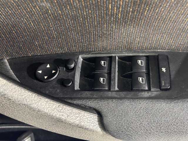 ＢＭＷ Ｘ１ sDrive 18i Xライン 佐賀県 2015(平27)年 5.8万km 白 純正8インチナビ/Bluetooth/CD/DVD/バックカメラ/ETC/コーナーセンサー/衝突被害軽減システム/オートライト/フォグランプ/純正18インチアルミホイール/スマートキー/スペアキー1本