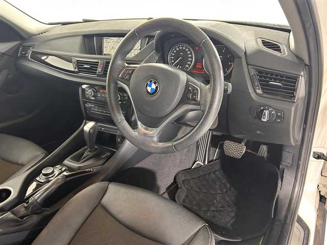 ＢＭＷ Ｘ１ sDrive 18i Xライン 佐賀県 2015(平27)年 5.8万km 白 純正8インチナビ/Bluetooth/CD/DVD/バックカメラ/ETC/コーナーセンサー/衝突被害軽減システム/オートライト/フォグランプ/純正18インチアルミホイール/スマートキー/スペアキー1本