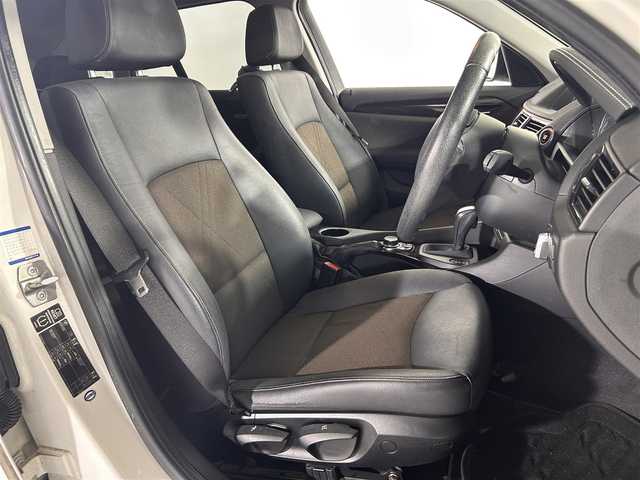 ＢＭＷ Ｘ１ sDrive 18i Xライン 佐賀県 2015(平27)年 5.8万km 白 純正8インチナビ/Bluetooth/CD/DVD/バックカメラ/ETC/コーナーセンサー/衝突被害軽減システム/オートライト/フォグランプ/純正18インチアルミホイール/スマートキー/スペアキー1本