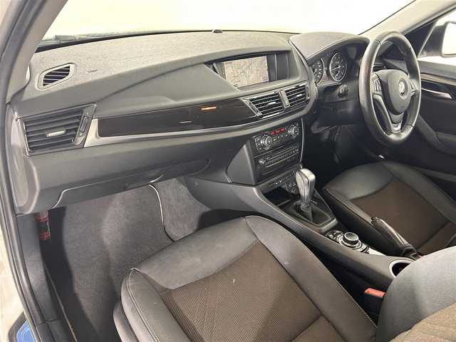 ＢＭＷ Ｘ１ sDrive 18i Xライン 佐賀県 2015(平27)年 5.8万km 白 純正8インチナビ/Bluetooth/CD/DVD/バックカメラ/ETC/コーナーセンサー/衝突被害軽減システム/オートライト/フォグランプ/純正18インチアルミホイール/スマートキー/スペアキー1本