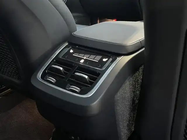 ボルボ ボルボ ＸＣ９０ アルティメットB6 AWD 静岡県 2022(令4)年 4.2万km オニキスブラックP インテリSFT軽減ブレーキACC/LKA BILS/パノラマサンルーフ /ブラックレザーシート シートヒーター /前席マッサージ　ベンチレーション/グーグルナビCarPlay対応/全方位カメラ/Bowers &Wilkisサラウンド/パワーバックドア /サイドステップ/ヘッドアップディスプレイ/DSRCETC