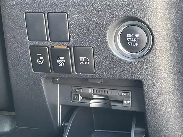 トヨタ ヴェルファイア Z Gエディション 福岡県 2020(令2)年 3.3万km ブラック フリップダウンモニター/トヨタセーフティセンス/PCS/LTA/PKSB/クリアランスソナー/純正９インチＤＡナビ/フルセグTV/CD/DVD/BT/AM/FM/applecarplay/androidauto/Miracast/バックカメラ/パワーバックドア/両側パワースライドドア/シートメモリー/前席パワーシート/前席シートヒーター＆ベンチレーション/三眼LED/オートハイビーム/フォグランプ/オットマン/ビルトインETC/スマートキー/プッシュスタート/電動パーキング/ブレーキホールド