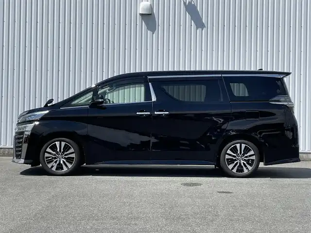 トヨタ ヴェルファイア Z Gエディション 福岡県 2020(令2)年 3.3万km ブラック フリップダウンモニター/トヨタセーフティセンス/PCS/LTA/PKSB/クリアランスソナー/純正９インチＤＡナビ/フルセグTV/CD/DVD/BT/AM/FM/applecarplay/androidauto/Miracast/バックカメラ/パワーバックドア/両側パワースライドドア/シートメモリー/前席パワーシート/前席シートヒーター＆ベンチレーション/三眼LED/オートハイビーム/フォグランプ/オットマン/ビルトインETC/スマートキー/プッシュスタート/電動パーキング/ブレーキホールド