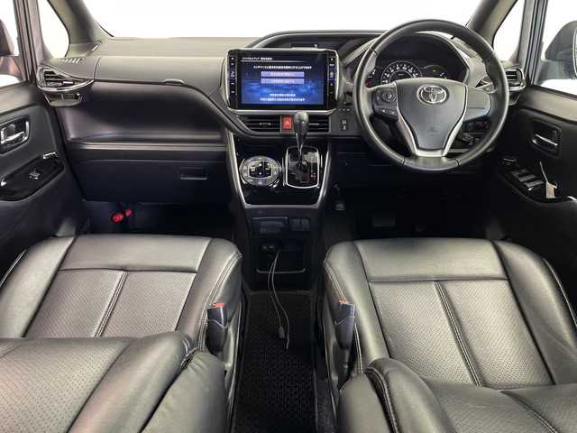 トヨタ ヴォクシー ZS 煌Ⅱ 愛知県 2020(令2)年 2.3万km ブラック アルパインBIGX11インチナビ/・フルセグ/・CD/DVD/・Bluetooth/・AUX/アルパイン12.8インチフリップダウンモニター/バックカメラ/デジタルインナーミラー/ETC/社外ドライブレコーダー/両側パワースライドドア/プリクラッシュセーフティ/パーキングサポートブレーキ/レーンディパーチャーアラート/クルーズコントロール/横滑り防止/オートマチックハイビーム/フォグランプ/アドミレーションエアロ＆マフラー/純正ドアミラー＋社外シーケンシャルウィンカーレンズ/社外テールランプシーケンシャルウインカー/プッシュスタート