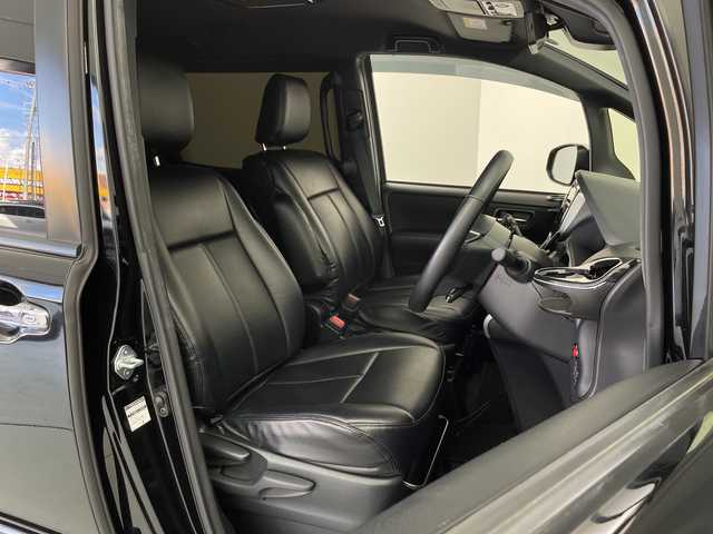 トヨタ ヴォクシー ZS 煌Ⅱ 愛知県 2020(令2)年 2.3万km ブラック アルパインBIGX11インチナビ/・フルセグ/・CD/DVD/・Bluetooth/・AUX/アルパイン12.8インチフリップダウンモニター/バックカメラ/デジタルインナーミラー/ETC/社外ドライブレコーダー/両側パワースライドドア/プリクラッシュセーフティ/パーキングサポートブレーキ/レーンディパーチャーアラート/クルーズコントロール/横滑り防止/オートマチックハイビーム/フォグランプ/アドミレーションエアロ＆マフラー/純正ドアミラー＋社外シーケンシャルウィンカーレンズ/社外テールランプシーケンシャルウインカー/プッシュスタート