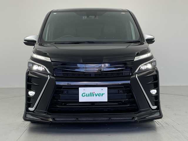 トヨタ ヴォクシー ZS 煌Ⅱ 愛知県 2020(令2)年 2.3万km ブラック アルパインBIGX11インチナビ/・フルセグ/・CD/DVD/・Bluetooth/・AUX/アルパイン12.8インチフリップダウンモニター/バックカメラ/デジタルインナーミラー/ETC/社外ドライブレコーダー/両側パワースライドドア/プリクラッシュセーフティ/パーキングサポートブレーキ/レーンディパーチャーアラート/クルーズコントロール/横滑り防止/オートマチックハイビーム/フォグランプ/アドミレーションエアロ＆マフラー/純正ドアミラー＋社外シーケンシャルウィンカーレンズ/社外テールランプシーケンシャルウインカー/プッシュスタート