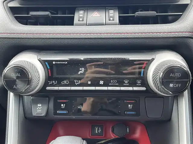 トヨタ ＲＡＶ４ アドベンチャー オフロードPKGⅡ 滋賀県 2023(令5)年 2.1万km アティチュードブラックマイカ 10.5型ディスプレイ/・Bluetooth/フルセグ/・USB/Car PLAY/全方位カメラ/革巻きステアリング/ステアリングリモコン/ステアリングヒーター/ETC2.0/レーダークルコン/運転席パワーシート/前席シートヒーター/前席シートベンチレーション/レザーシート/ダウンヒルアシストコントロール/オートリトラミラー/LEDオートライト/フォグライト/トヨタセーフティセンス/・プリクラッシュセーフティ/・レーントレーシングアシスト/・ロードサインアシスト/・ブラインドスポットモニター/・先行車発進告知/スマートキー