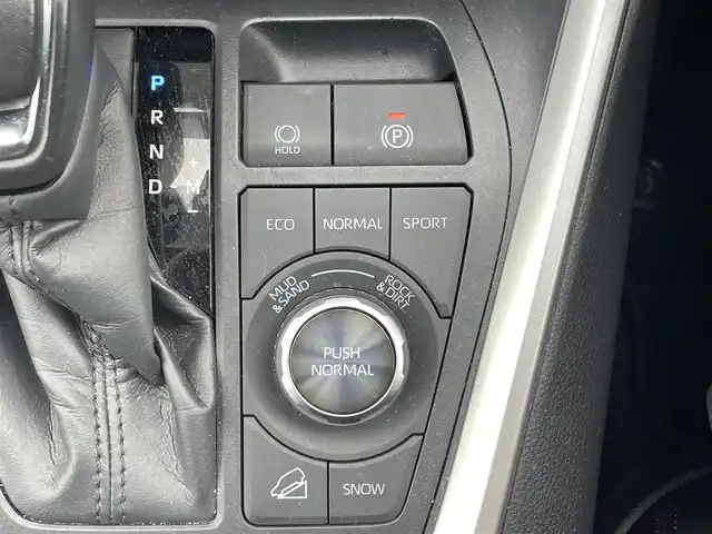 トヨタ ＲＡＶ４ アドベンチャー オフロードPKGⅡ 滋賀県 2023(令5)年 2.1万km アティチュードブラックマイカ 10.5型ディスプレイ/・Bluetooth/フルセグ/・USB/Car PLAY/全方位カメラ/革巻きステアリング/ステアリングリモコン/ステアリングヒーター/ETC2.0/レーダークルコン/運転席パワーシート/前席シートヒーター/前席シートベンチレーション/レザーシート/ダウンヒルアシストコントロール/オートリトラミラー/LEDオートライト/フォグライト/トヨタセーフティセンス/・プリクラッシュセーフティ/・レーントレーシングアシスト/・ロードサインアシスト/・ブラインドスポットモニター/・先行車発進告知/スマートキー