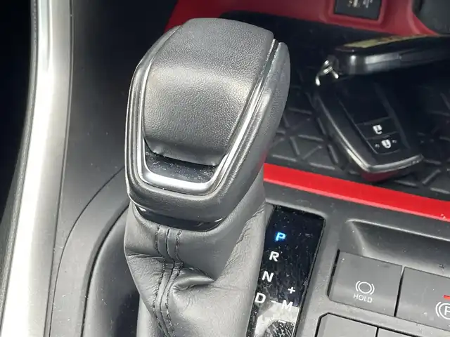 トヨタ ＲＡＶ４ アドベンチャー オフロードPKGⅡ 滋賀県 2023(令5)年 2.1万km アティチュードブラックマイカ 10.5型ディスプレイ/・Bluetooth/フルセグ/・USB/Car PLAY/全方位カメラ/革巻きステアリング/ステアリングリモコン/ステアリングヒーター/ETC2.0/レーダークルコン/運転席パワーシート/前席シートヒーター/前席シートベンチレーション/レザーシート/ダウンヒルアシストコントロール/オートリトラミラー/LEDオートライト/フォグライト/トヨタセーフティセンス/・プリクラッシュセーフティ/・レーントレーシングアシスト/・ロードサインアシスト/・ブラインドスポットモニター/・先行車発進告知/スマートキー