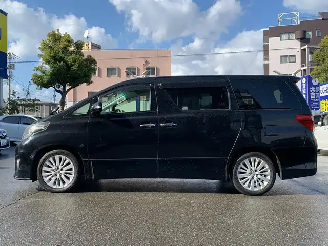 トヨタ アルファード 240S 福井県 2013(平25)年 13.6万km ブラック (株)IDOMが運営する【じしゃロン福井店】の自社ローン対象車両になります。こちらは現金ご利用時の価格です。/自社ローンご希望の方は別途その旨お申付け下さい。/純正ナビ（CD・DVD・BT接続可）/フルセグテレビ/バックカメラ/ビルトインETC/フリップダウンモニター/両側パワースライドドア/コーナーセンサー/HID