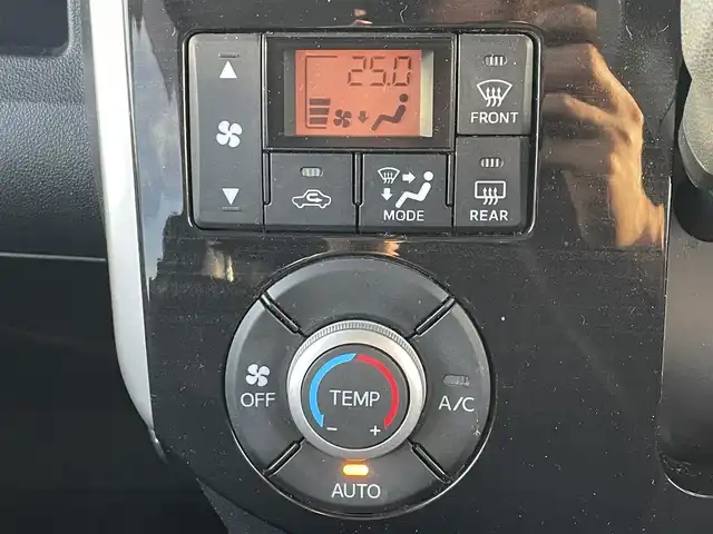 ダイハツ タント カスタム X トップED SAⅡ 滋賀県 2015(平27)年 14.7万km パールホワイトⅢ 社外メモリナビ/・AM/FM/・CD/DVD/・SD/USB/・Bluetooth/・フルセグTV/バックカメラ/ステアリングスイッチ/ETC/片側パワースライドドア/衝突軽減ブレーキ/車線逸脱警報/リアロールサンシェード/オートマチックヘッドライト/フォグランプ/シートリフター/ドアバイザー/フロアマット/スマートキー