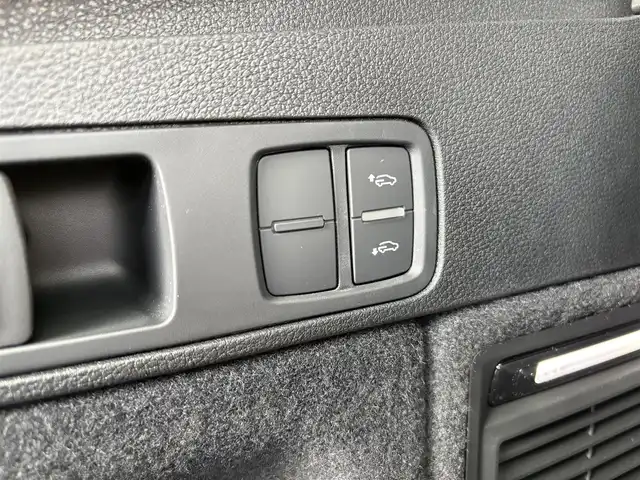 アウディ Ｑ５ SB 40TDIクワトロ Sライン 三重県 2022(令4)年 1.6万km デイトナグレーパールエフェクト 純正エアサスペンション/BangOlufsen3Dアドバンスサウンドシステム/ブラックスタイリングパッケージ/Sラインプラスパッケージ/アコースティックガラス（フロントサイド）/合皮貼内装（センターコンソール/ドアアームレスト/シートヒーター（後席）/シートヒーター(前席/後席左右)/パワーシート（前席）/シートメモリー機能（運転席）/純正オプション20インチ5本マルチスポークブラック塗装アルミホイール/MMIナビゲーション（Bluetooth/AM/FM/USB）/ETC2.0/全方位カメラ/ドライブレコーダー（前後）/速度警告/接近警告/トラフィックジャムアシスト/Audiアクティブレーンアシスト/Audiプレセンス/サイドアシスト/パークアシスト/アダプティブクルーズコントロール/ステアリングスイッチ/マトリクスLEDヘッドランプ/ダイナミックターンインジケーター/ヘッドランプウォッシャー/「S　line」エンブレム（フロントフェンダー）/「S」エンブレム入シルバー加飾付ディンプル革巻きステアリングホイール/「S」ロゴ入革/ダイナミカ（スエード調）コンビシート/スポーツシート（前席）/スペアキー